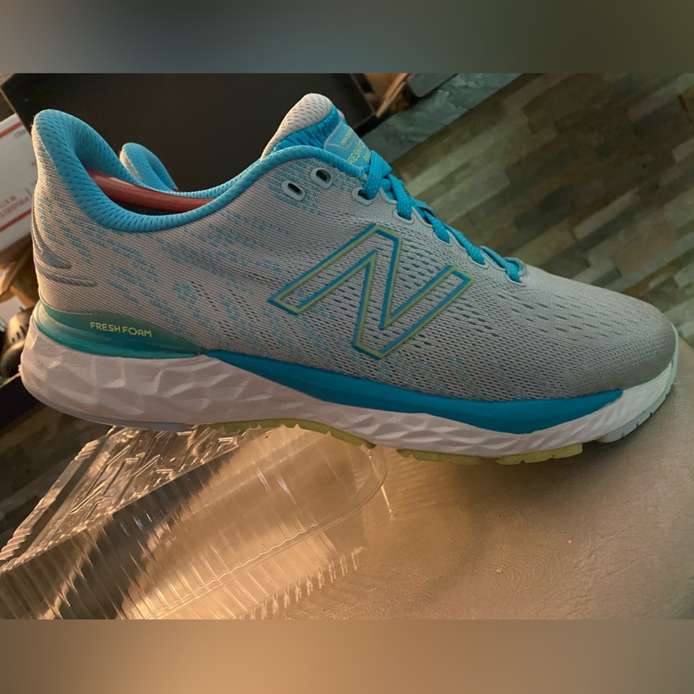 (EUC) WOMENS NEW BALANCE FRESH FOAM 880 LIGHT CYCLONE/VIRTUAL 10.5 (EXCELLENT)